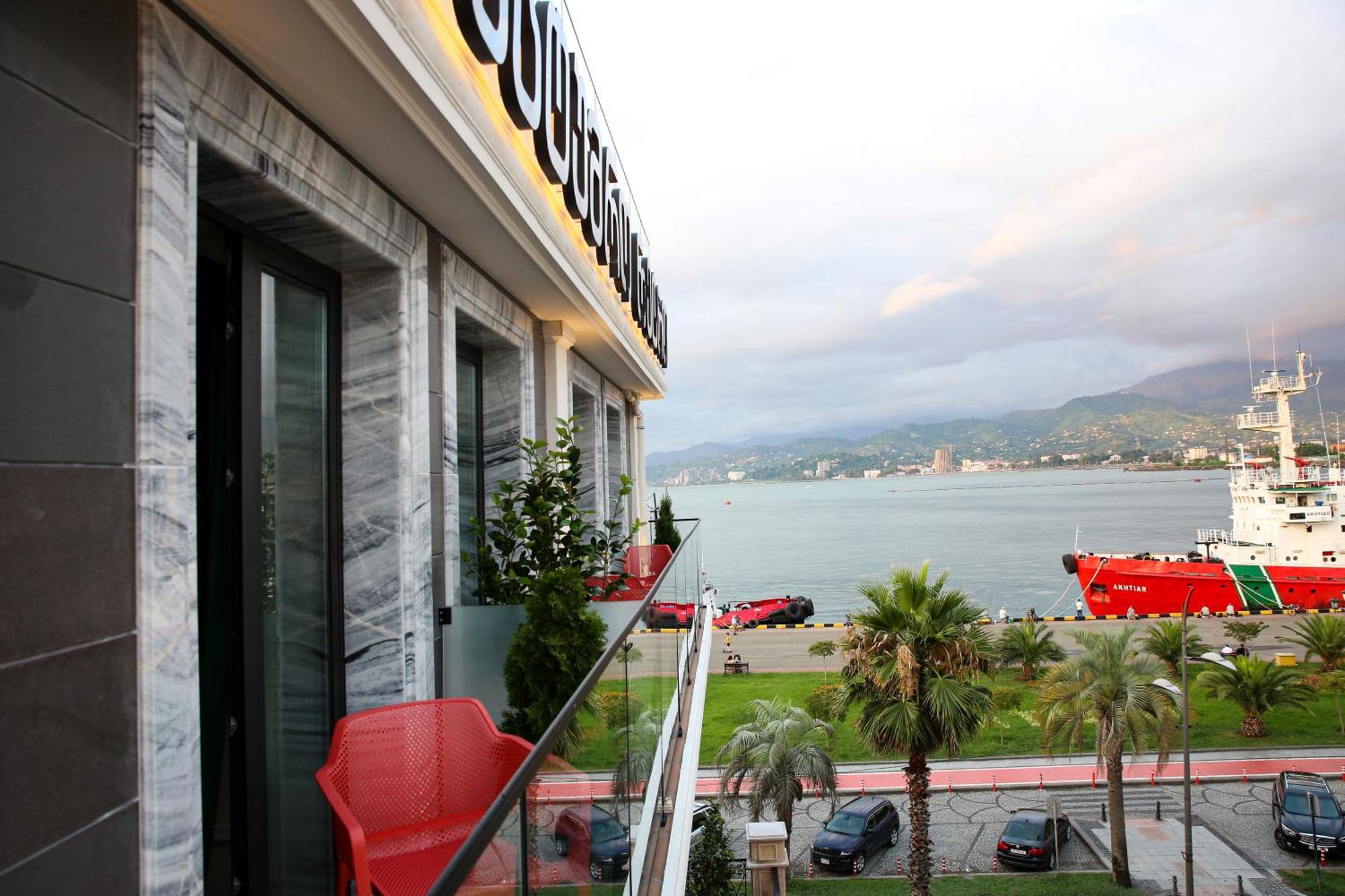 Hotel Retro Batumi Exterior photo