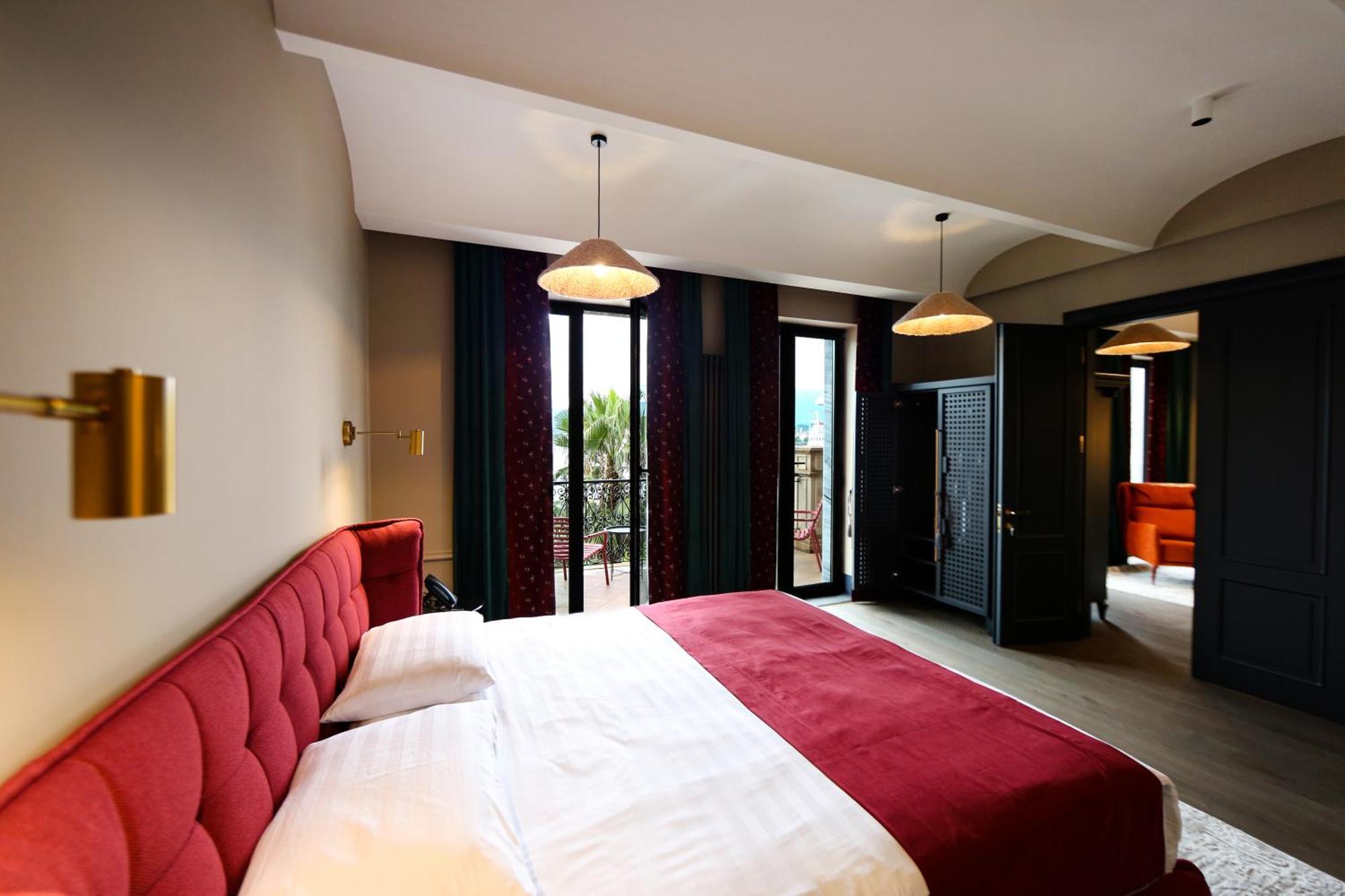 Hotel Retro Batumi Exterior photo