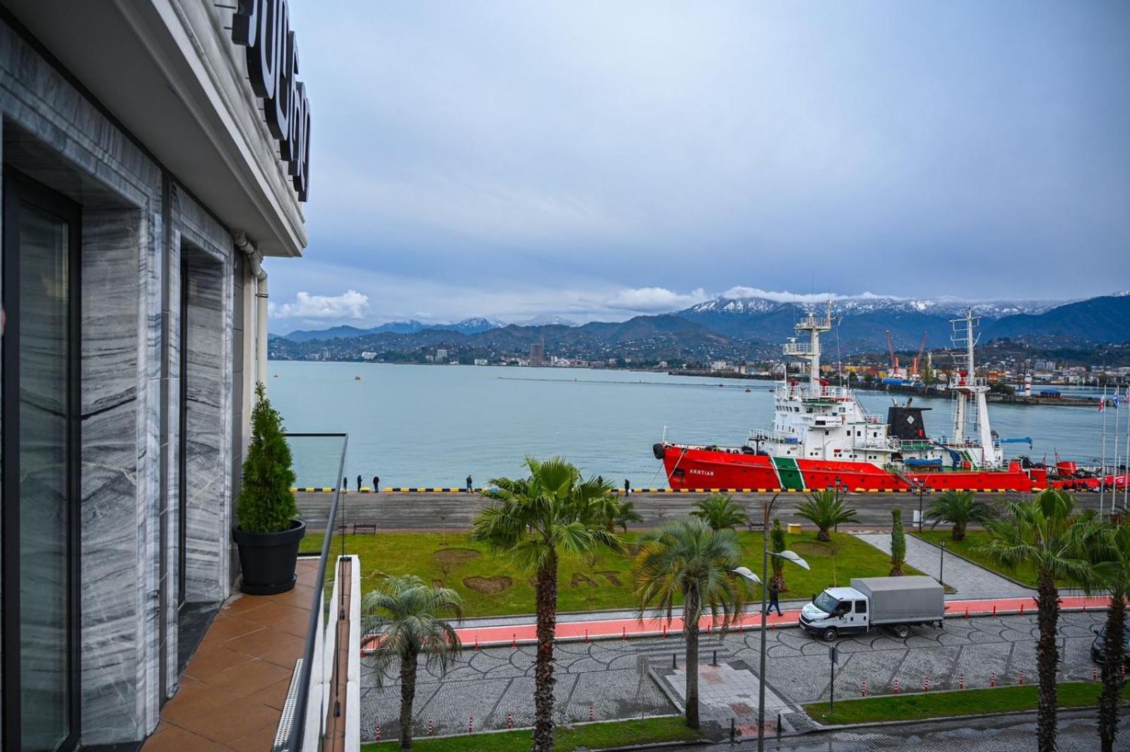Hotel Retro Batumi Exterior photo